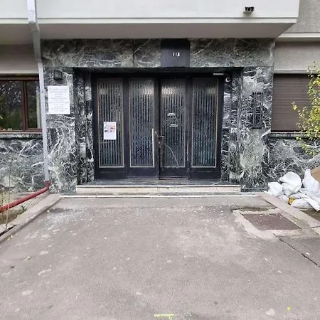 Holt Luxury Piata Romana 2br Urban Sanctuary Bukarest