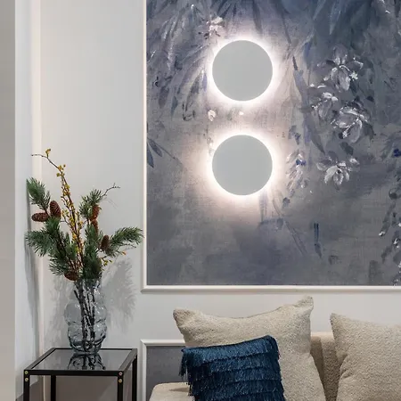 Holt Luxury Piata Romana 2br Urban Sanctuary Апартаменти