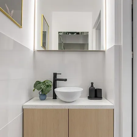 Holt Luxury Piata Romana 2br Urban Sanctuary *