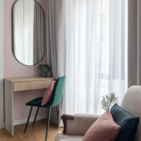 Holt Luxury Piata Romana 2br Urban Sanctuary Lägenhet