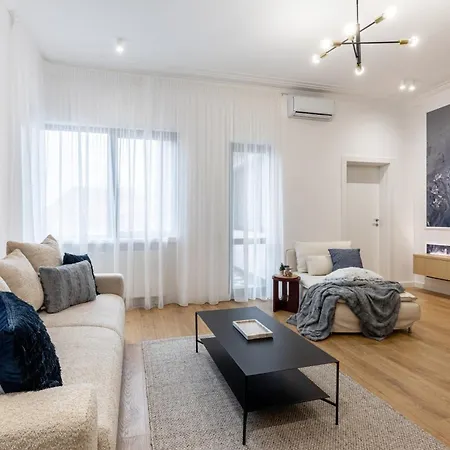 Holt Luxury Piata Romana 2br Urban Sanctuary
