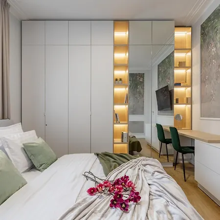Holt Luxury Piata Romana 2br Urban Sanctuary Lägenhet