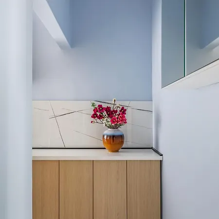 Holt Luxury Piata Romana 2br Urban Sanctuary