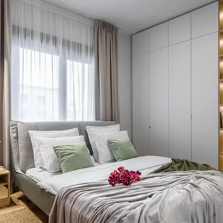 Apartament Holt Luxury Piata Romana 2br Urban Sanctuary Bucureşti