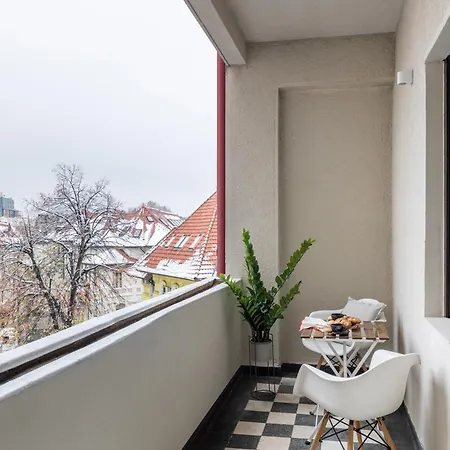 Holt Luxury Piata Romana 2br Urban Sanctuary Lägenhet