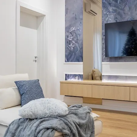 Holt Luxury Piata Romana 2br Urban Sanctuary *