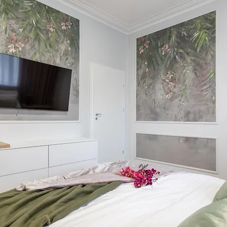 Holt Luxury Piata Romana 2br Urban Sanctuary Bucharest